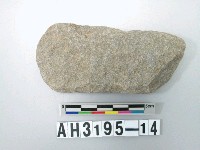 藏品(小型舌刃打製石斧)的圖片